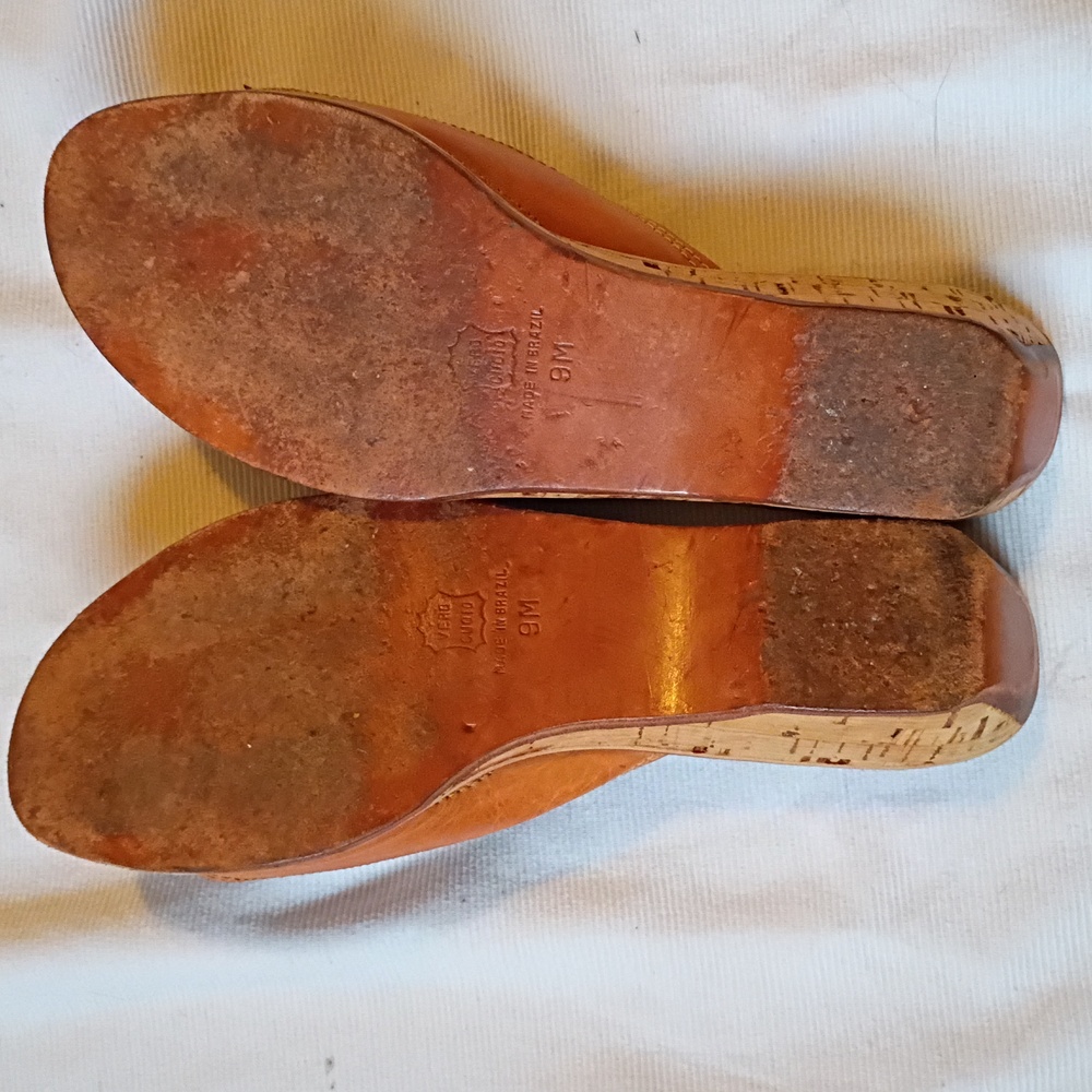 First Editions Slide Wedge - Picture 5 of 7